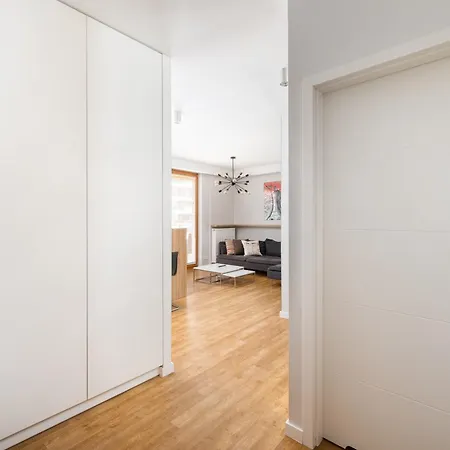 New Comfort 569 By Bookinghost *