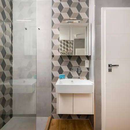 New Comfort 569 By Bookinghost Warschau