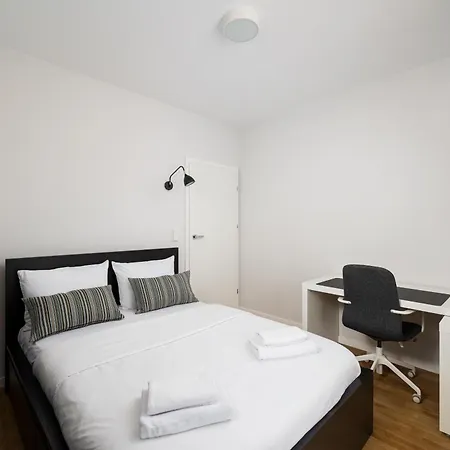 New Comfort 569 By Bookinghost * ワルシャワ