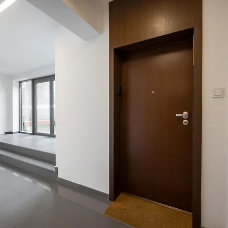 New Comfort 569 By Bookinghost