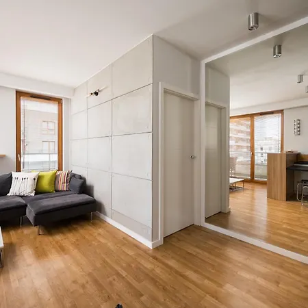 New Comfort 569 By Bookinghost