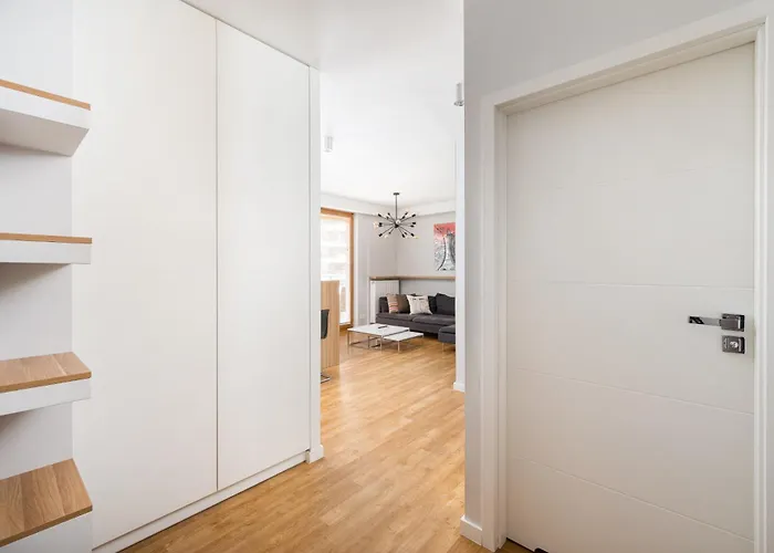 New Comfort 569 By Bookinghost *