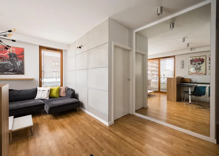 New Comfort 569 By Bookinghost